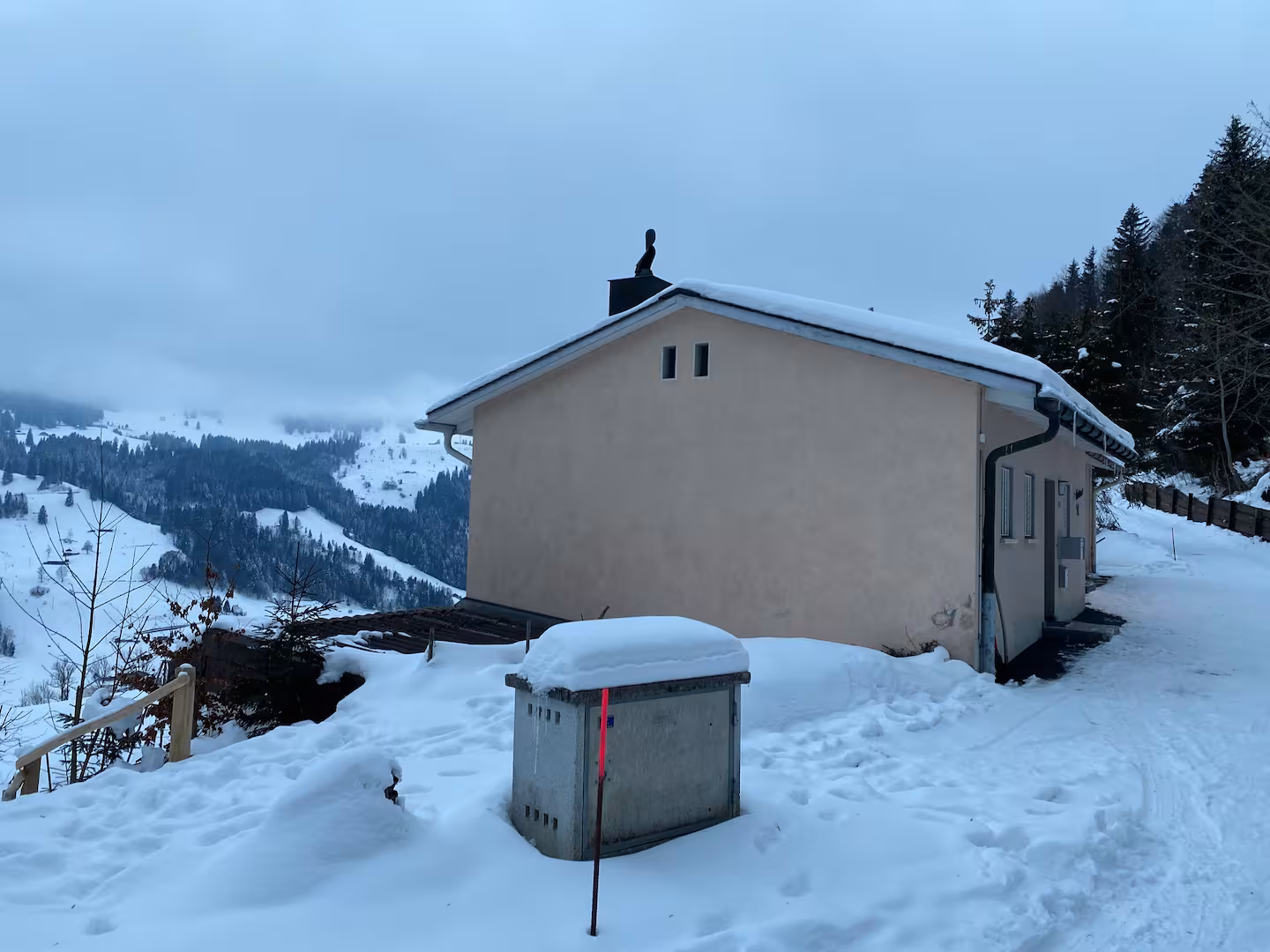 Westansicht vom Eichhörnli Chalet