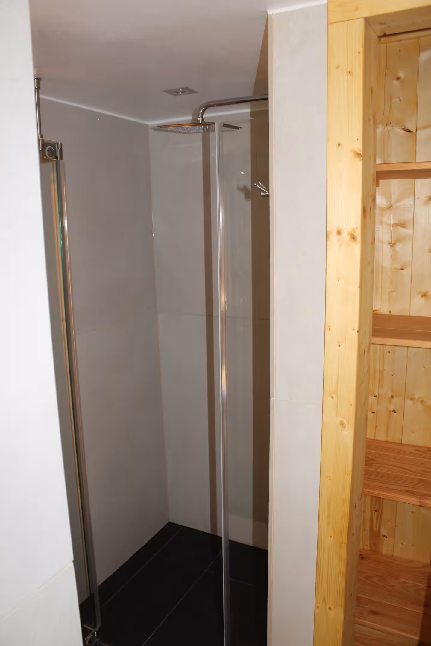 Dusche im Badezimmer vom Riedli Chalet